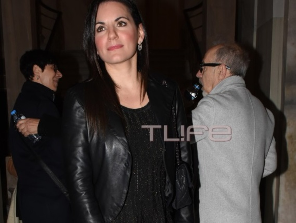 Όλγα Κεφαλογιάννη: Κομψή εμφάνιση σε θεατρική πρεμιέρα!