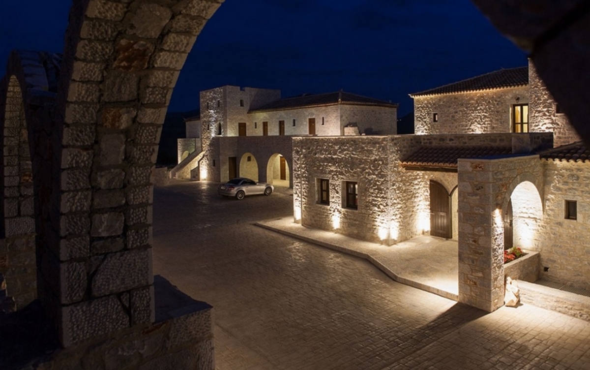 Τέσσερα αστέρια στο Πέτρα & Φως Boutique Hotel & Spa