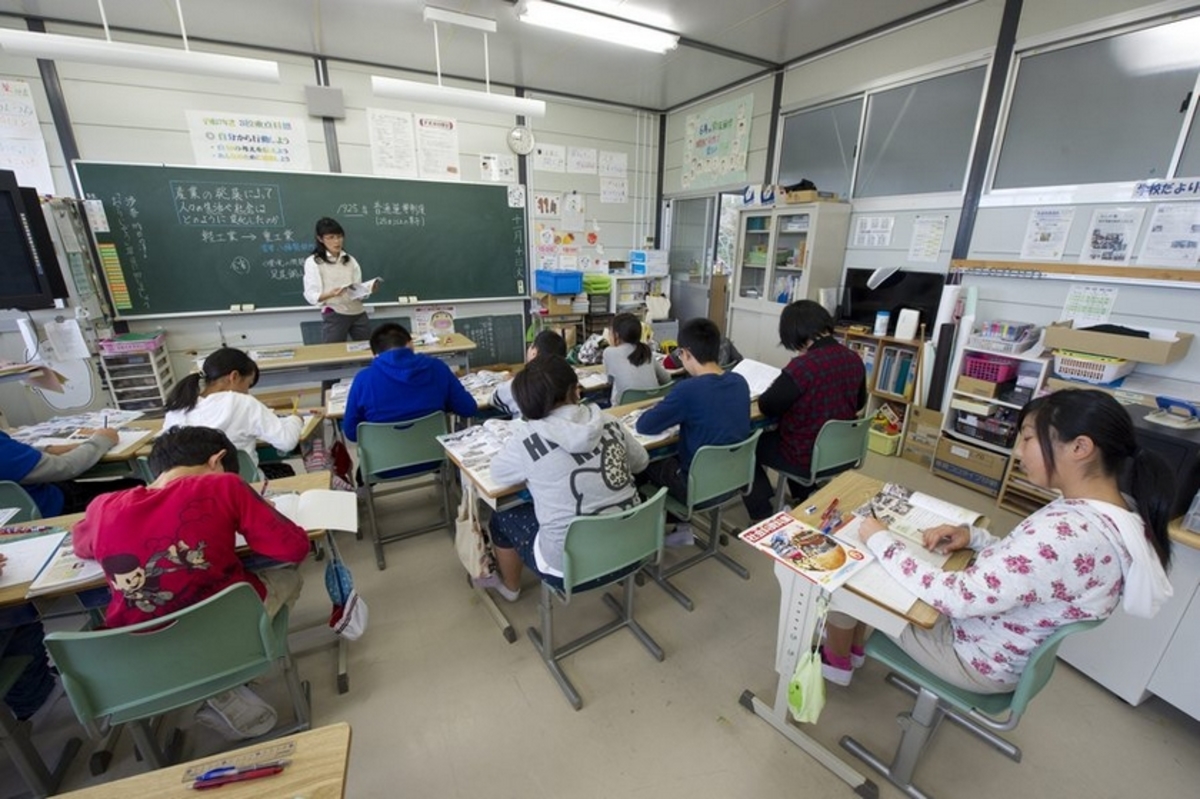 Υποχρεώνουν μαθητές να φορούν στολές Αρμάνι στην Ιαπωνία