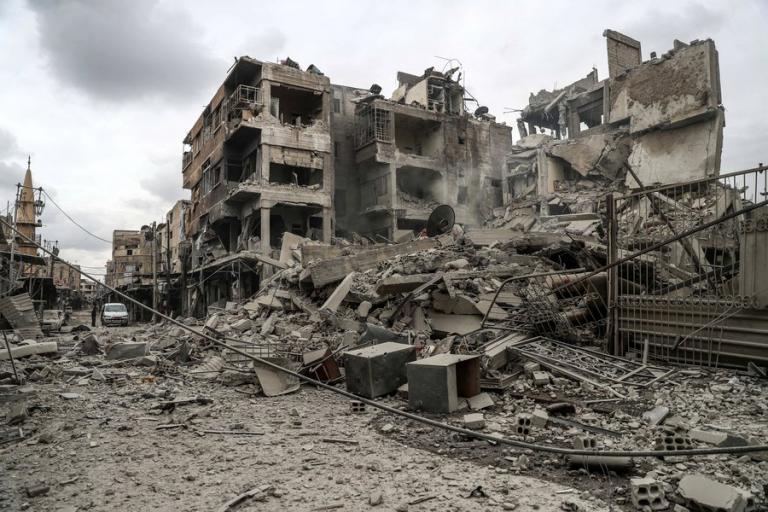 Συρία: Σε “κλοιό” η πόλη Ντούμα από τον στρατό του Άσαντ – Πάνω από 1.100 οι νεκροί άμαχοι