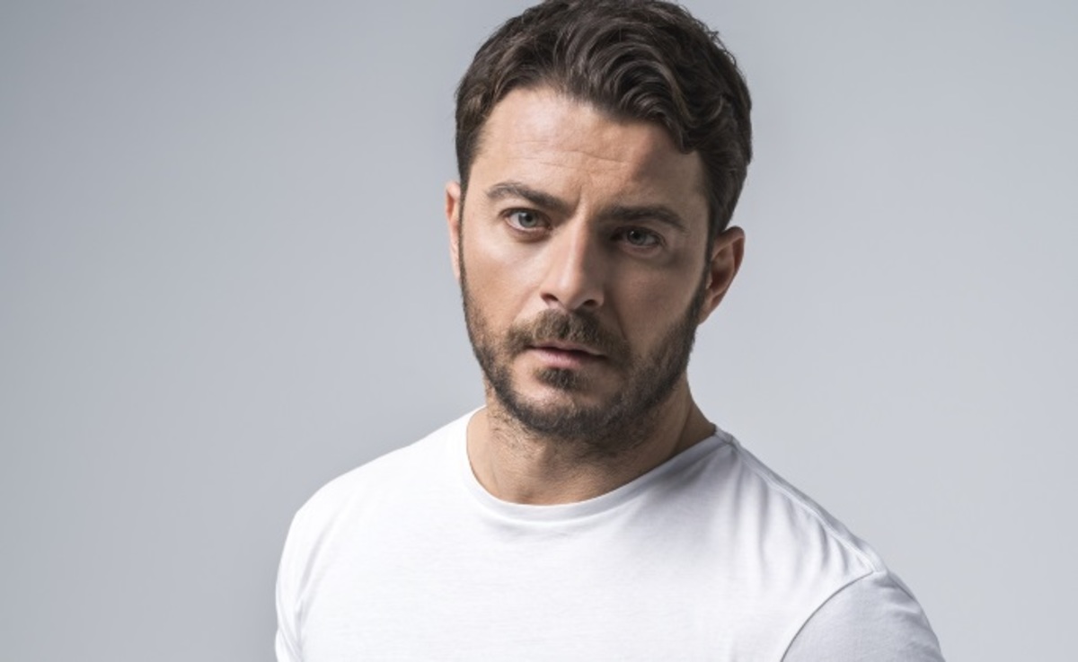 «Φαρμάκι» για Γιώργο Αγγελόπουλο… «Πολύ μου άρεσε στο Τατουάζ, εμένα έτσι κι αλλιώς μου άρεσαν και οι Οικογενειακές Ιστορίες…»