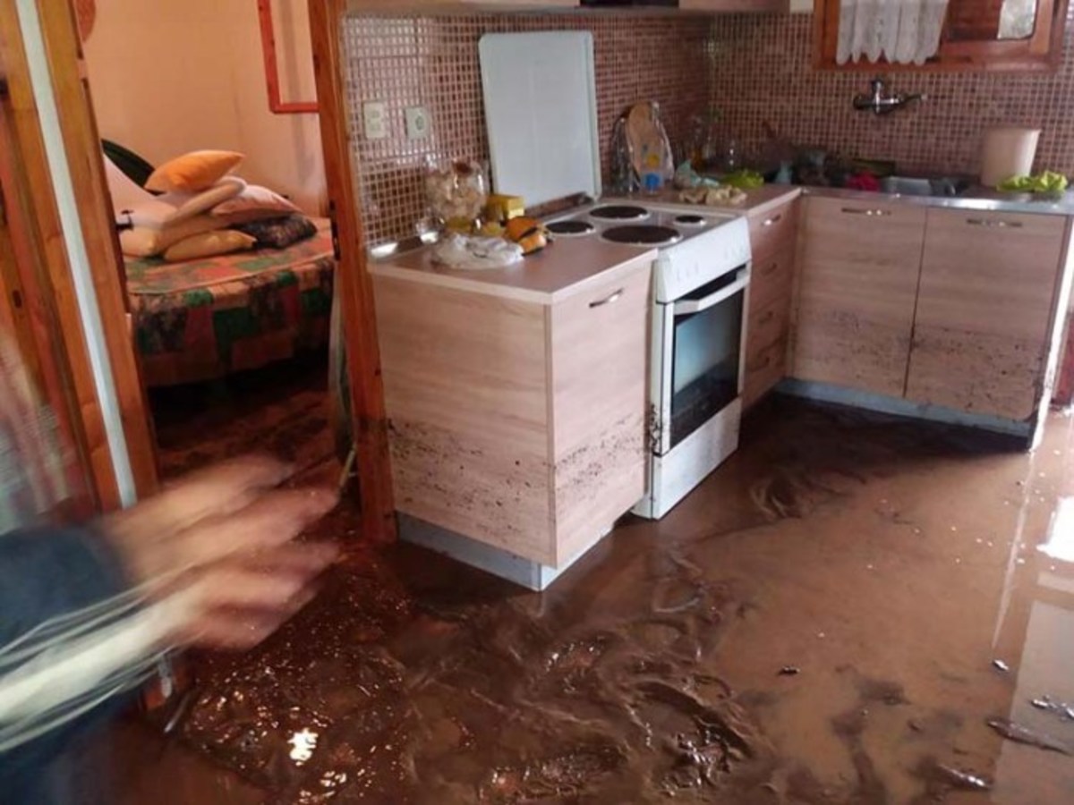 Λάρισα: Πλημμύρισαν σπίτια στην παραλία του Αγιόκαμπου – Λάσπες και ζημιές δείχνει η αυτοψία [pics]