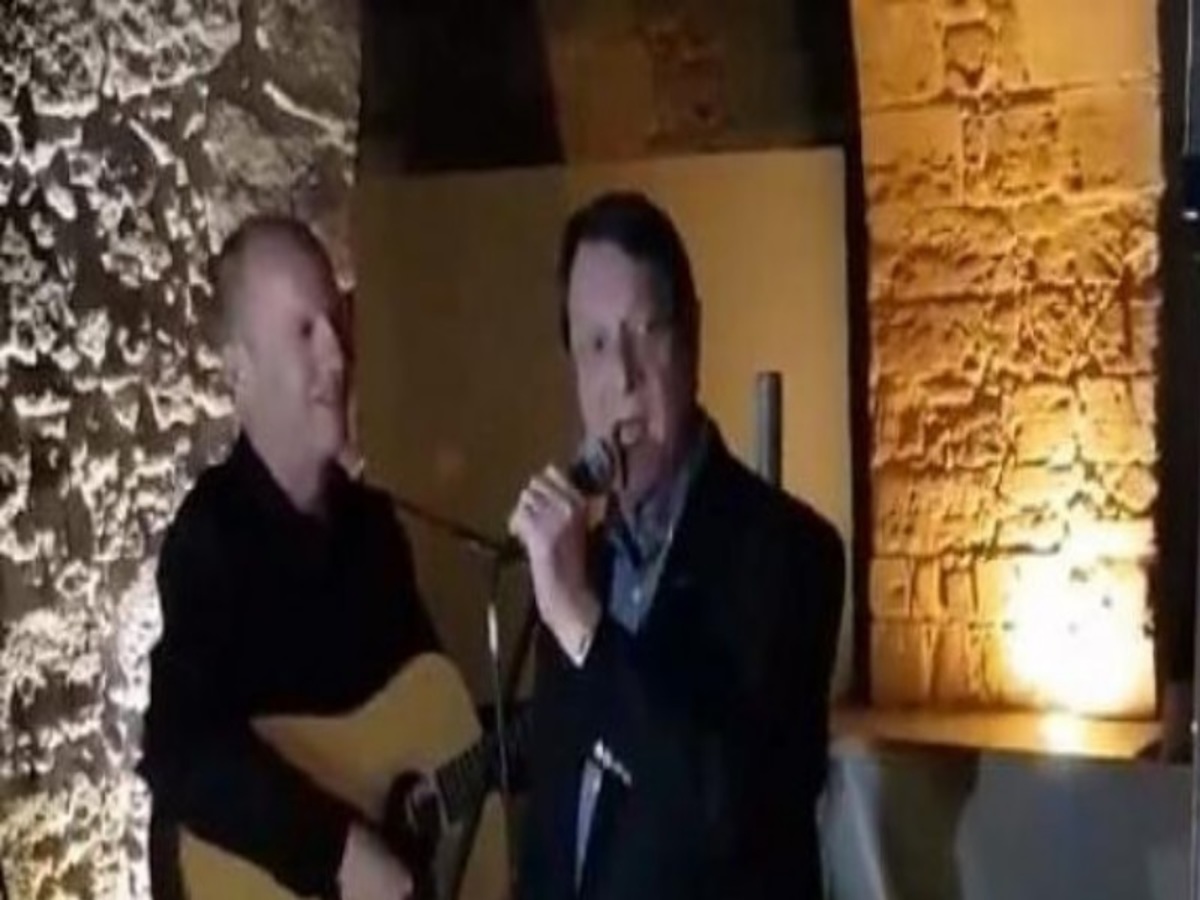 Απολαυστικό βίντεο: Τραγούδησε (ξανά) Χατζή ο πρόεδρος της Κύπρου [vid]
