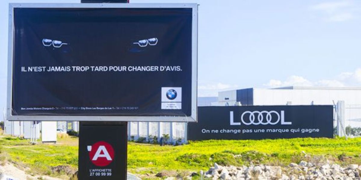 Προκλητική διαφήμιση της BMW έξω από έκθεση Audi!