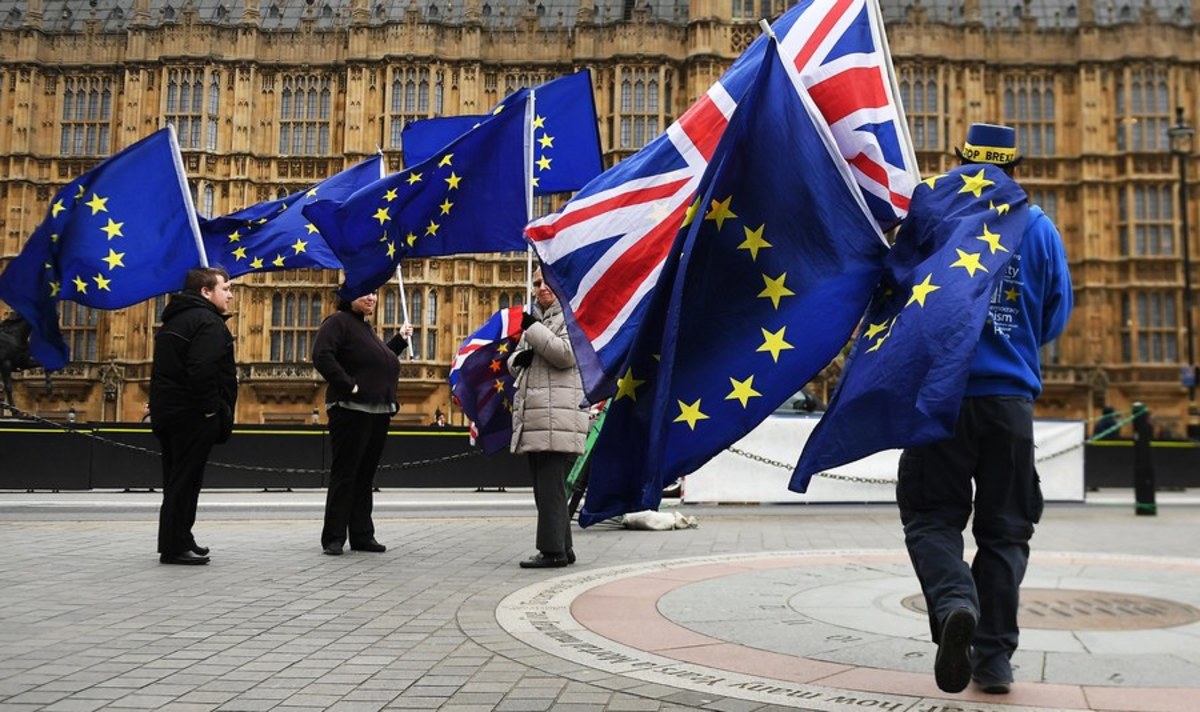 Τελικά Brexit η… Bremain; Σενάρια για παραμονή της Βρετανίας στην Τελωνειακή Ένωση