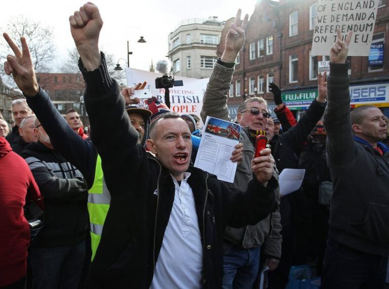Ο εφιάλτης δεν έχει τέλος - Βρετανοί φασίστες αντιγράφουν τους τζιχαντιστές και είναι έτοιμοι να πνίξουν στο αίμα την Βρετανία