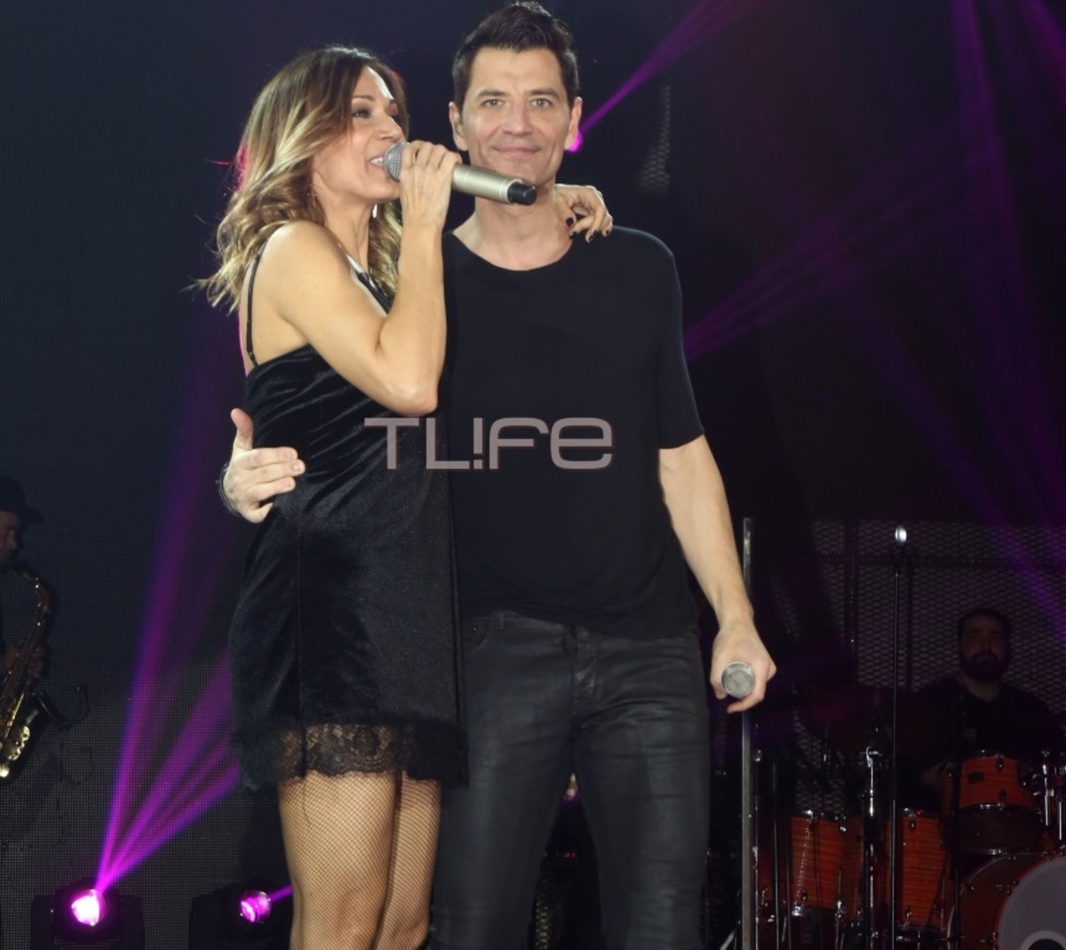 Έλλη Κοκκίνου: Τα «έσπασε» στον Σάκη Ρουβά με σέξι look! [pics]