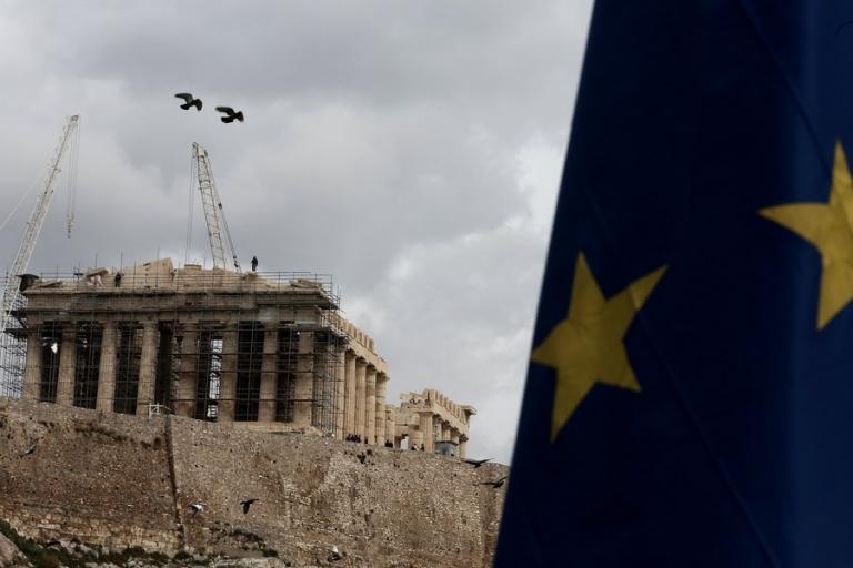 Reuters: Η Ελλάδα περιμένει να καταλαγιάσει η σκόνη πριν βγει στις αγορές με το επταετές ομόλογο