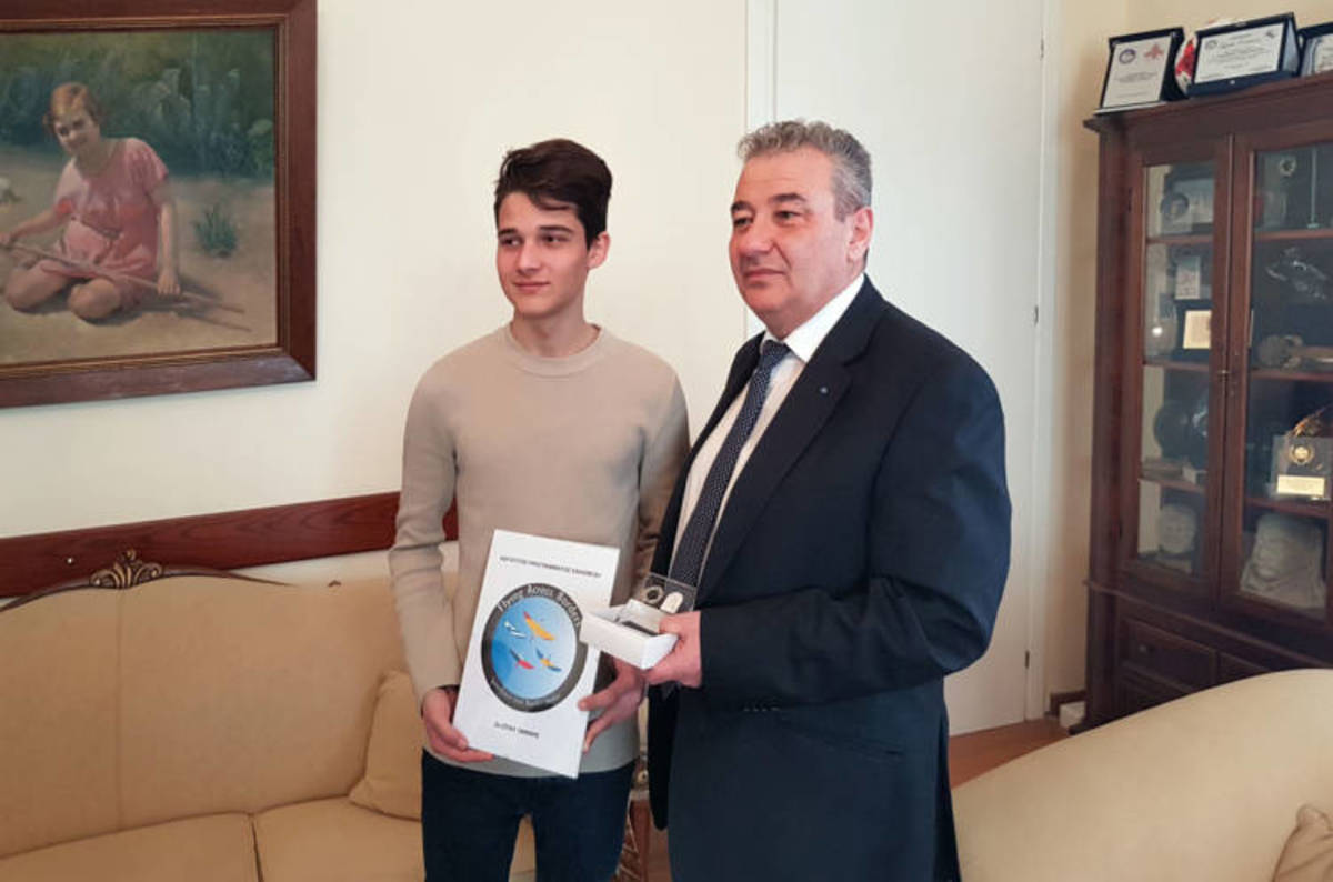 Ξάνθη: Αυτός είναι ο μαθητής που κέρδισε σε ευρωπαϊκό διαγωνισμό – Ο Νίκος Γκόρδης σε πελάγη ευτυχίας [pics]