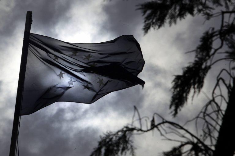 Handelsblatt: O οίκος Fitch αναμένει από το Eurogroup να ελαφρύνει φέτος το χρέος της Ελλάδας