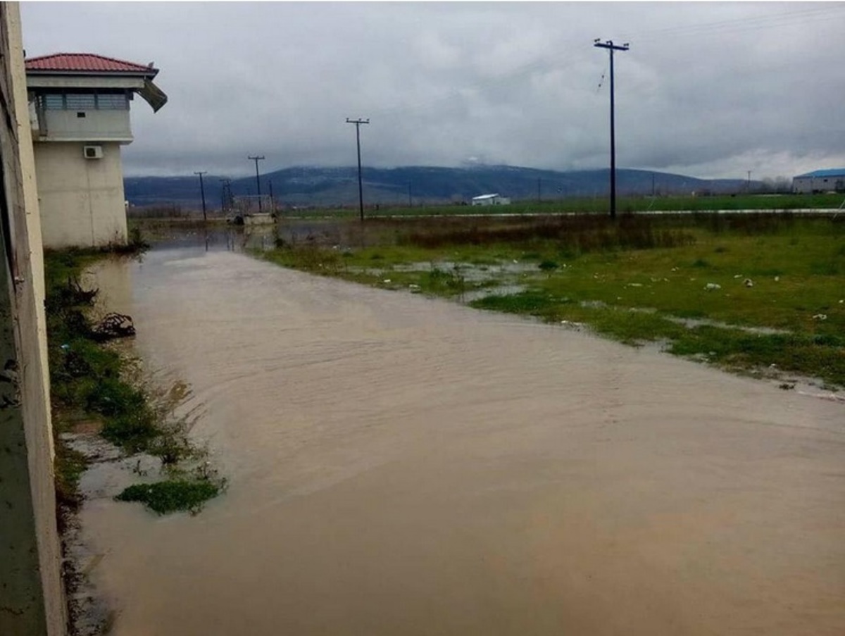 Πλημμύρισαν και οι φυλακές Τρικάλων [pics, vid]