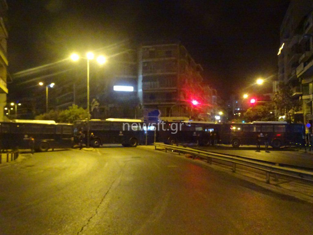 Συγκεντρώσεις στην Αθήνα: Αντιεξουσιαστές στη Ρηγίλλης, χρυσαυγίτες στη Μεσογείων [pics]