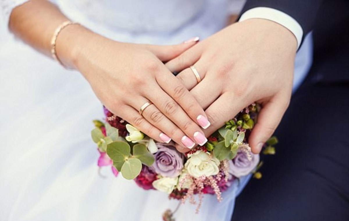 Κρητικός γάμος για… Γκίνες – Τους πάντρεψαν 69 κουμπάροι μπροστά σε 3.500 χιλιάδες καλεσμένους!