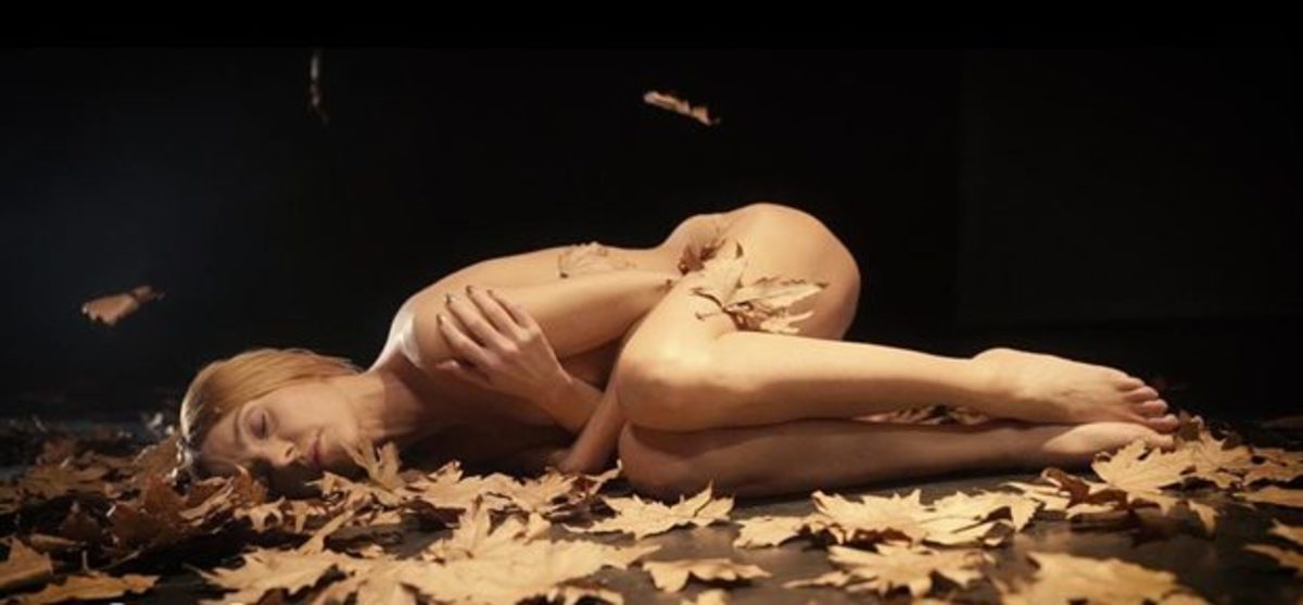 Τάμτα: Ολόγυμνη στο νέο της video clip «Πες μου αν τολμάς»!