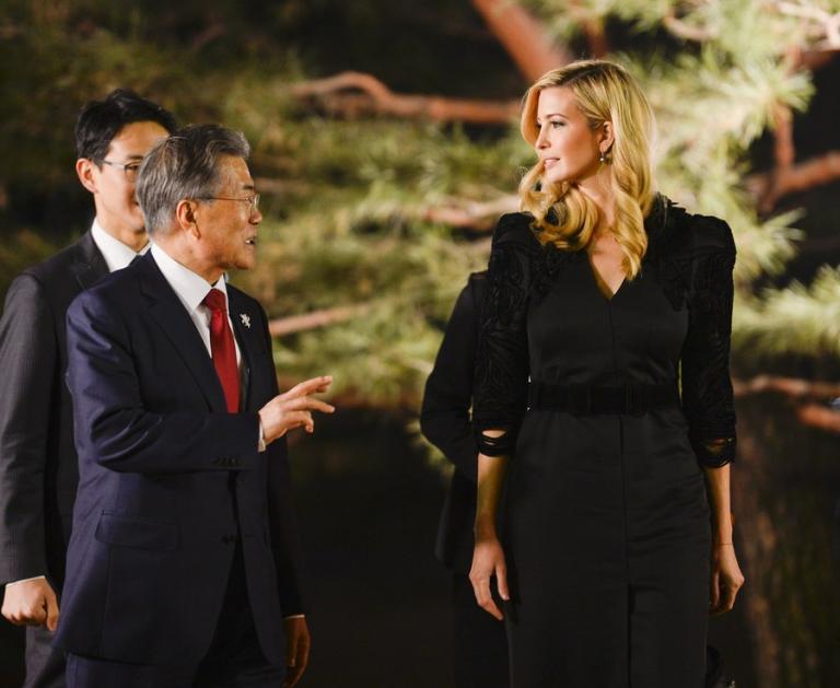 Ιβάνκα Τραμπ: "Μαγεύει" τη Νότια Κορέα - Υπέρλαμπρη και πιο όμορφη από ποτέ [pics]