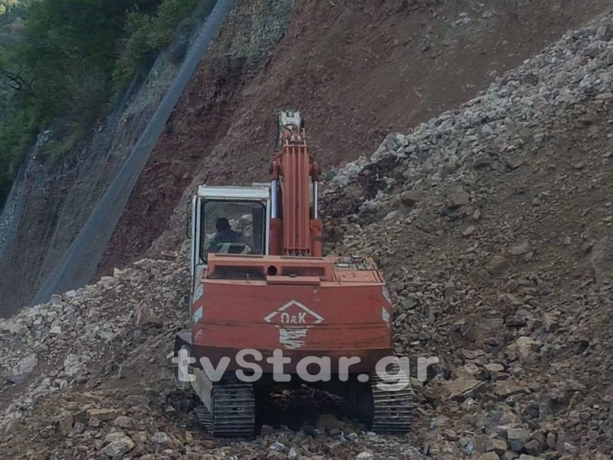 Έπεσε το βουνό στο δρόμο για Άγραφα [vid]