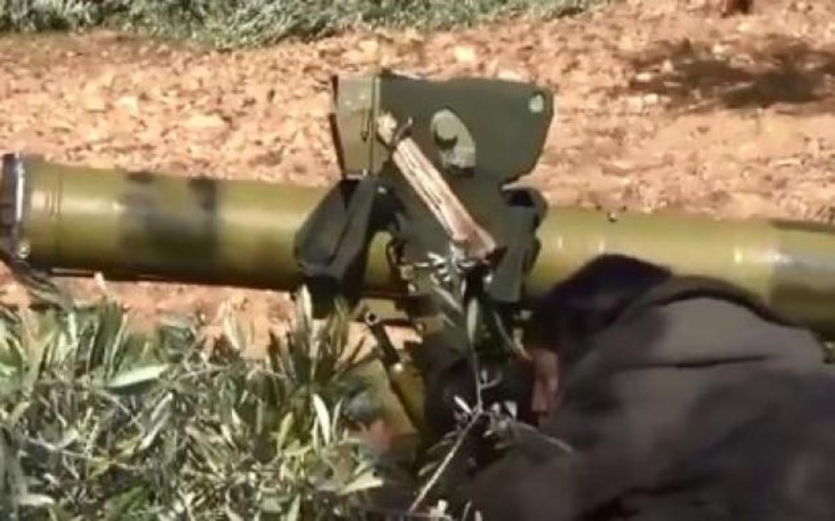 Kούρδισσα μαχήτρια του YPJ ανοίγει πυρ και “κάνει σκόνη” τους τζιχαντιστές[vid]