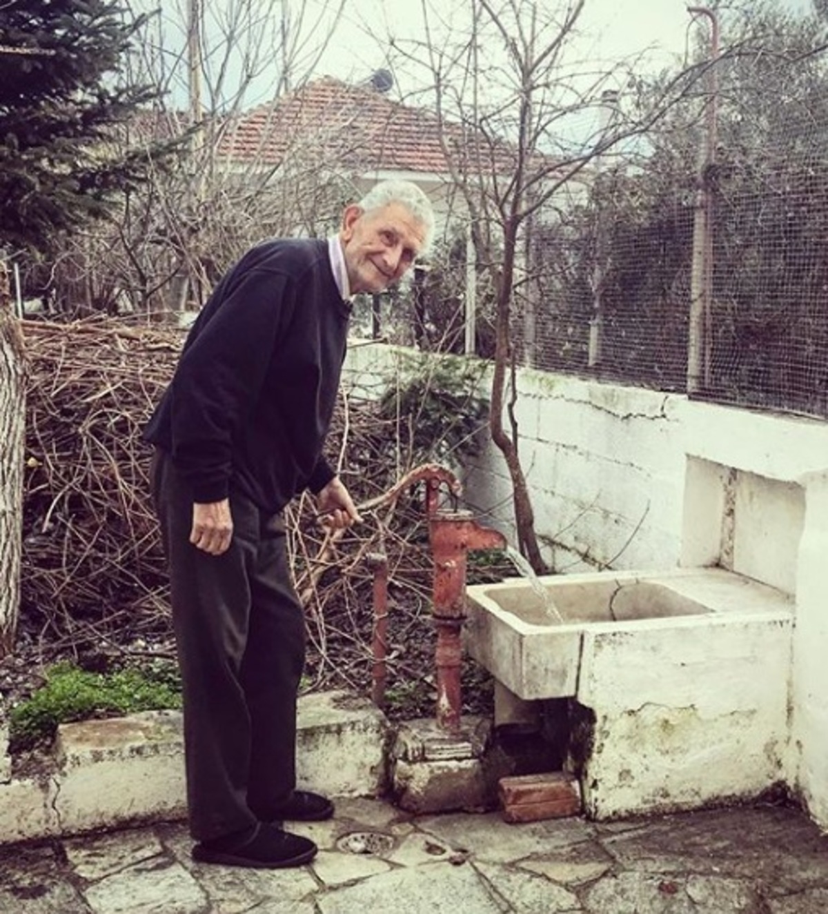 Eίναι ο πατέρας γνωστού Έλληνα ηθοποιού που έκλεισε τα 90!