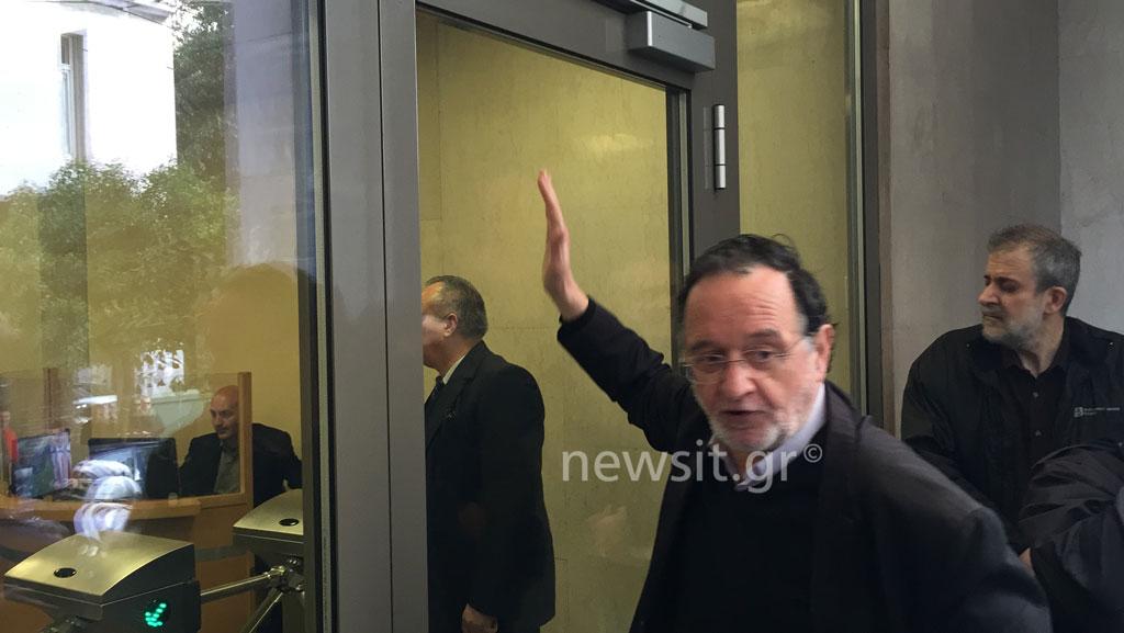 “Περιοδεία” σε τράπεζες από το Κίνημα κατά των πλειστηριασμών