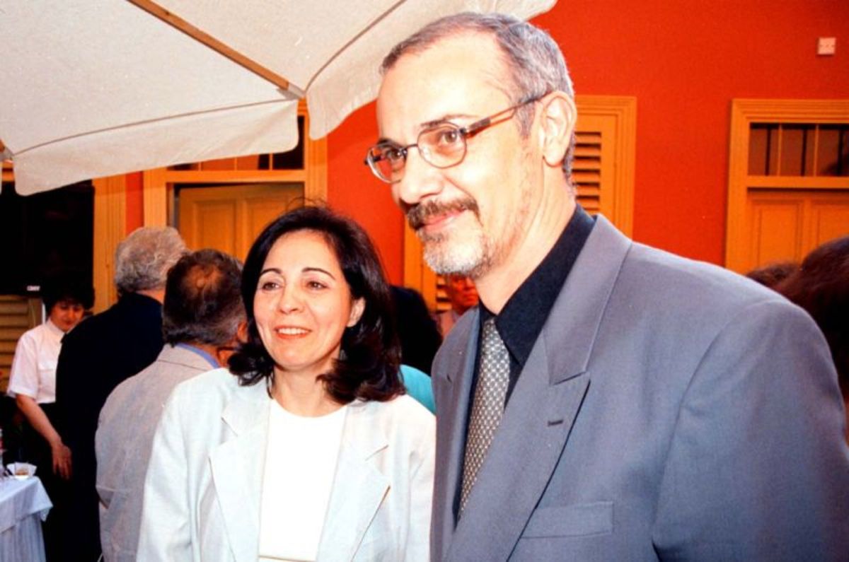 Η όμορφη κόρη της Μαρίας Δαμανάκη και του Γιώργου Κιμούλη στο θέατρο για να δει τον πατέρα της! [pics]