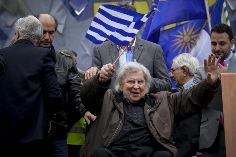 Ο Μίκης έδωσε τον τόνο και αποθεώθηκε - Ιστορική ομιλία στο συλλαλητήριο της Αθήνας - Ζήτησε δημοψήφισμα