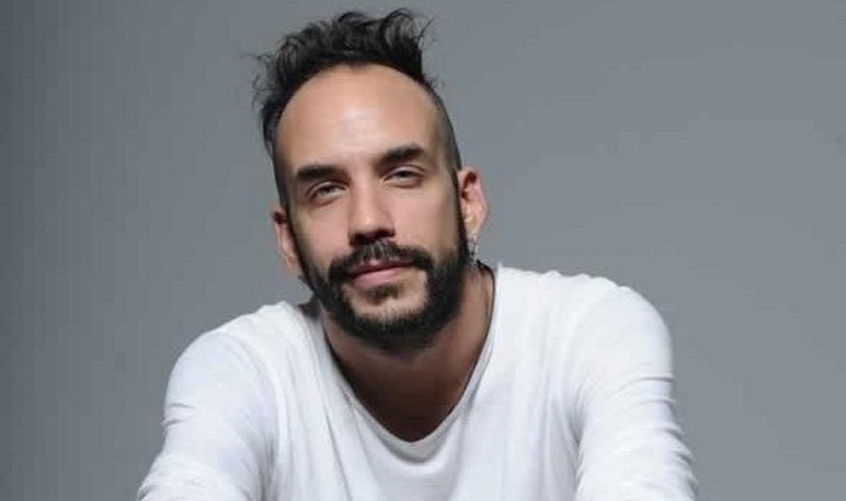 Πάνος Μουζουράκης: «Όταν ξεκίνησα να τραγουδάω τη δεύτερη εβδομάδα με απολύσανε γιατί…»