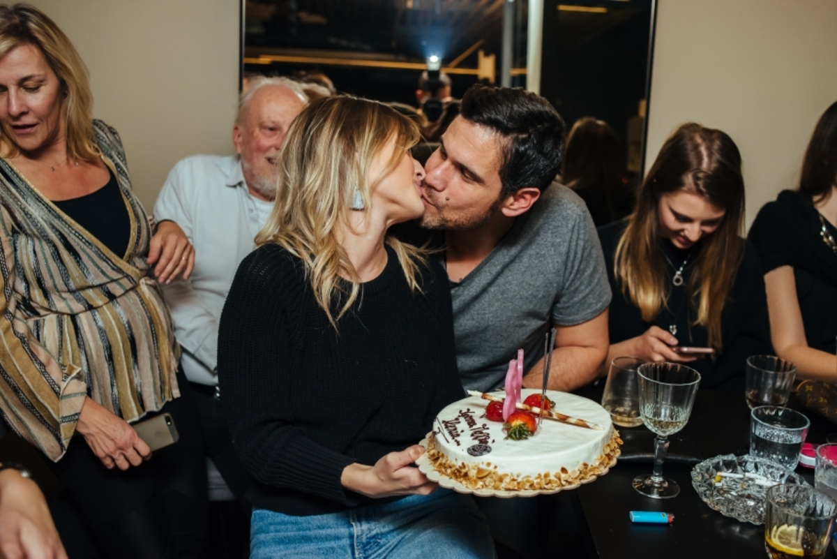 Ιλένια Ουίλιαμς: Γιόρτασε τα γενέθλιά της με τον Δημήτρη Ουγγαρέζο και τους γονείς της!