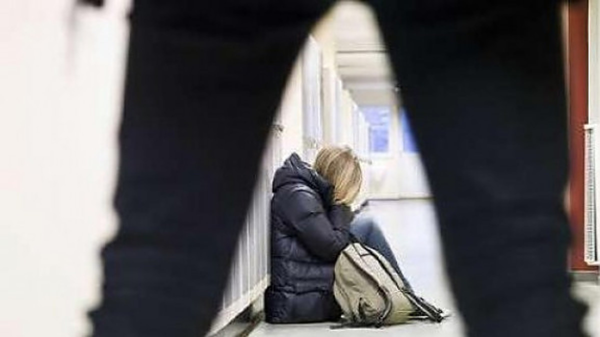 Σάλος με τον παιδόφιλο καθηγητή – κοινοτάρχη που κακοποιούσε 9χρονα κοριτσάκια στο φροντιστήριο της συζύγου του!