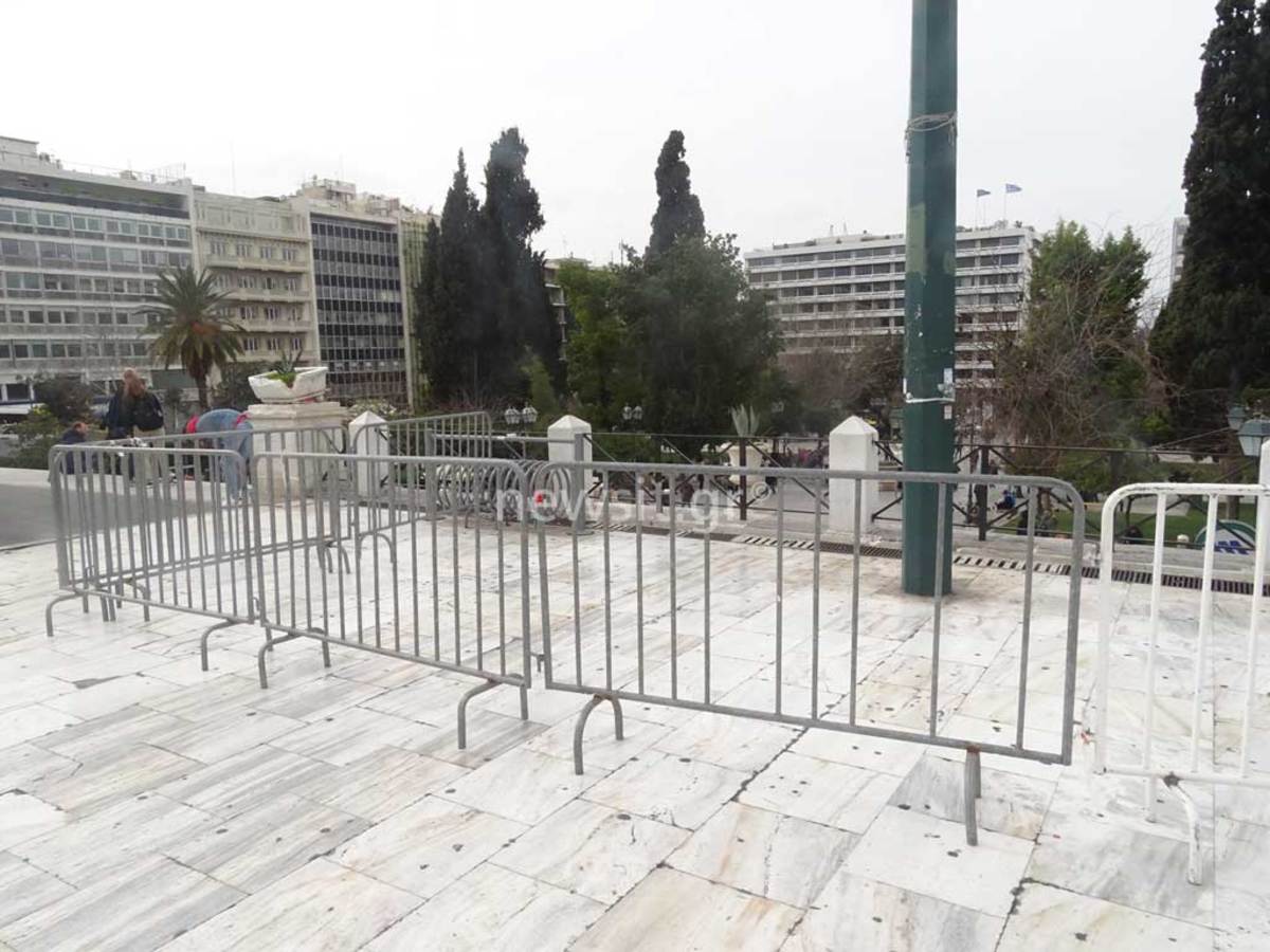 Κάγκελα παντού