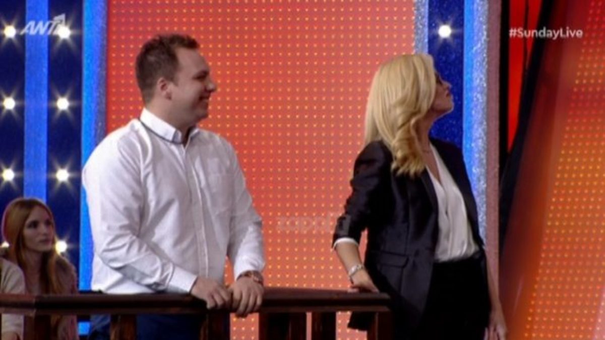 Άρχισε να πέφτει το σκηνικό στο Sunday Live! Έπαθαν σοκ Μακρυπούλια – Μουτσινάς!