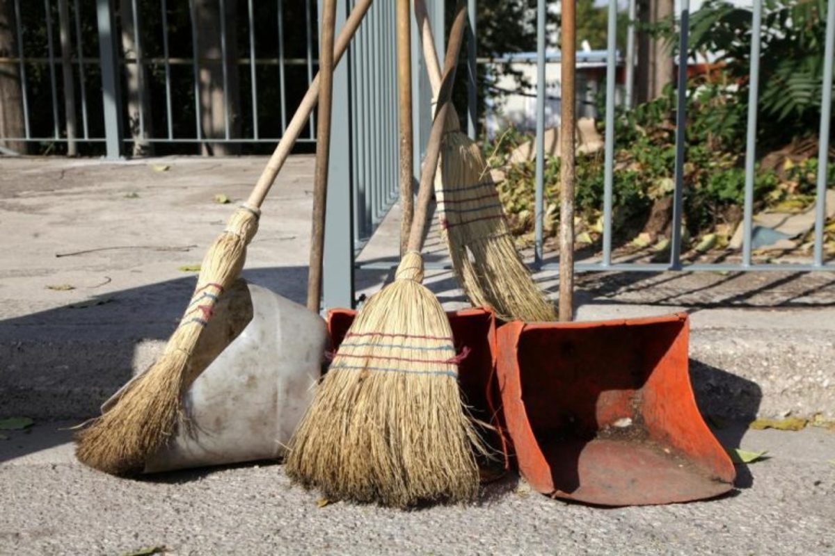 Την Δευτέρα 24ωρη πανελλαδική απεργία σχολικών καθαριστριών και καθαριστών