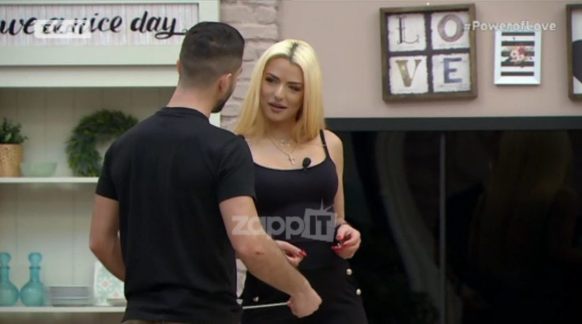 Απίθανος διάλογος της Στέλλας με τον Σωκράτη στο Power of Love! “Σου αρέσει το ξύλο ε”;