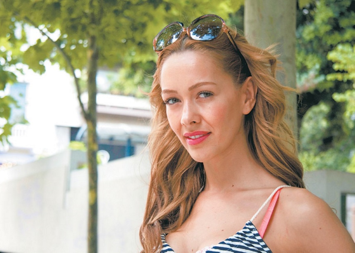 Έξαλλη η παραγωγός του Survivor για το ειδύλιο που της χρεώνουν με τον «Μαχητή»