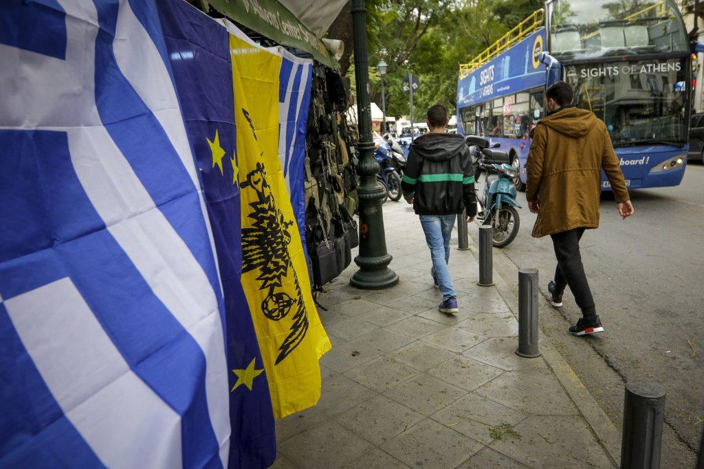 “Πυρετώδεις” οι προετοιμασίες στο Σύνταγμα για το συλλαλητήριο