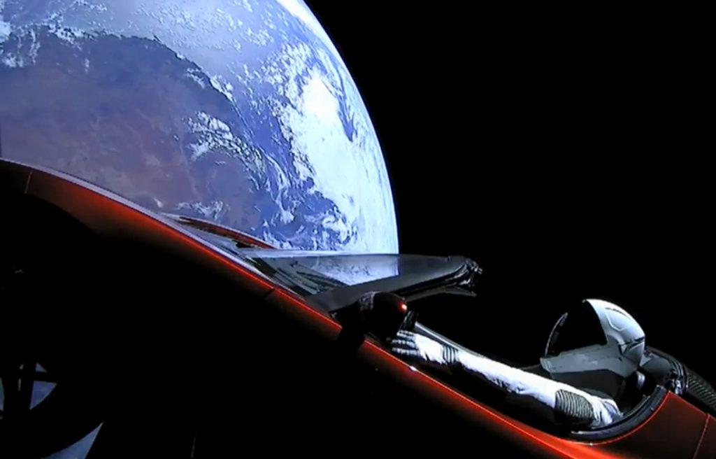 Από τη Γη στο διάστημα ο πύραυλος της SpaceX του Έλον Μασκ –  Ιστορικό ταξίδι στον Άρη [pics, vids]