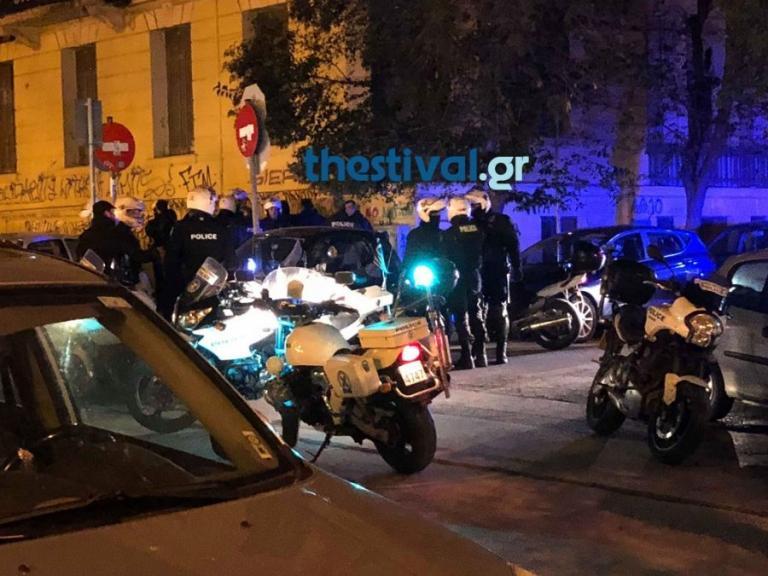 Θεσσαλονίκη: Στρατιώτης ο τραυματίας της συμπλοκής οπαδών – Χτυπήματα από χούλιγκαν με ρόπαλα και μπουκάλια [vid]
