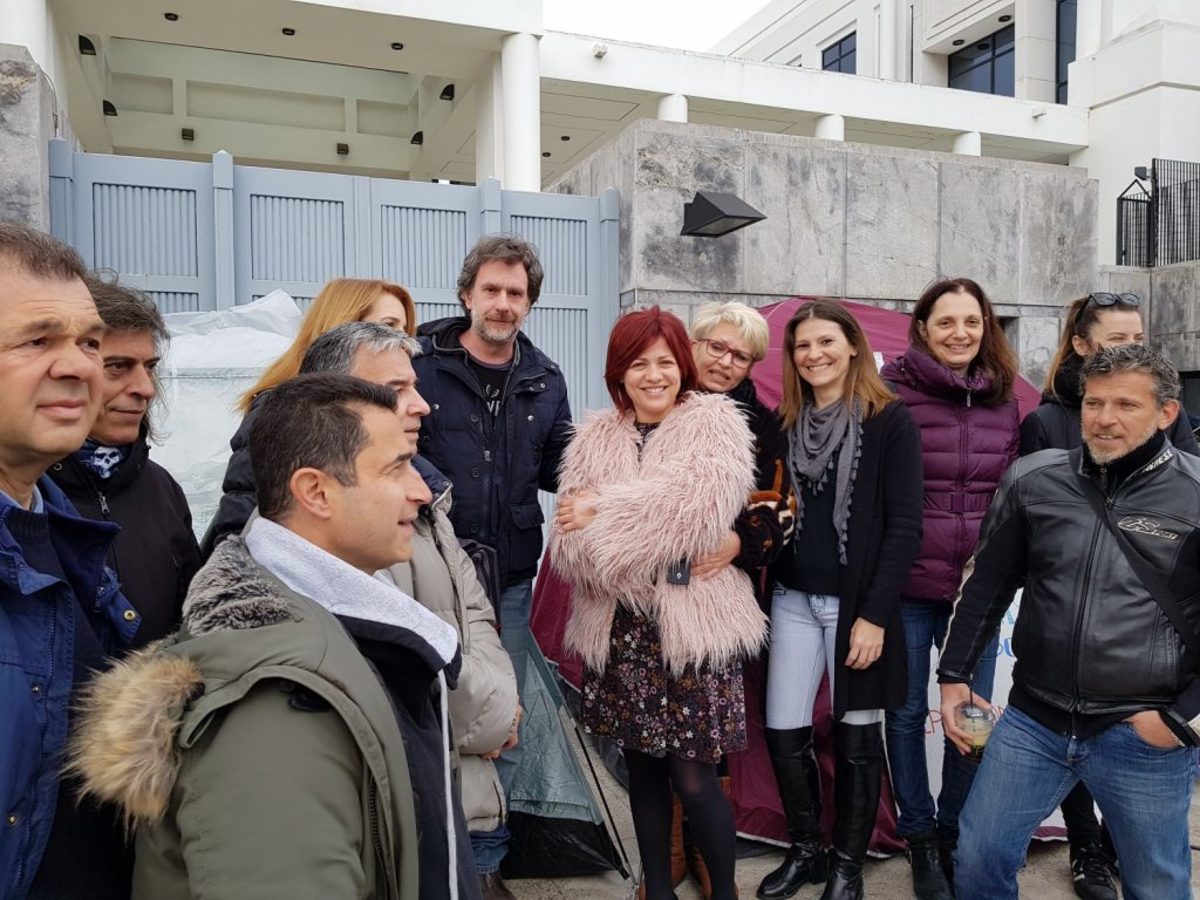 Μαριάννα Τουμασάτου και Αλέξανδρος Σταύρου στα αντίσκηνα των εργαζομένων του Mega