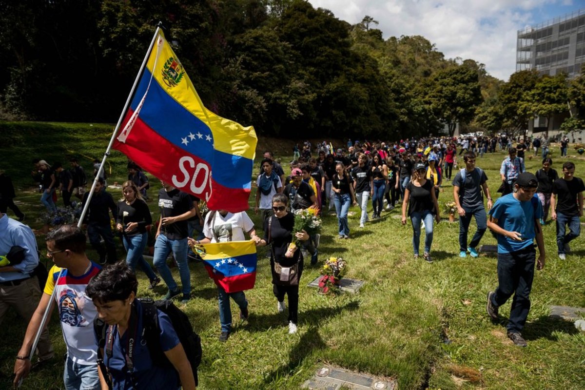 Βενεζουέλα: Μετατέθηκαν για τον Μάιο οι εκλογές – Συμφωνία Μαδούρο – αντιπολίτευσης