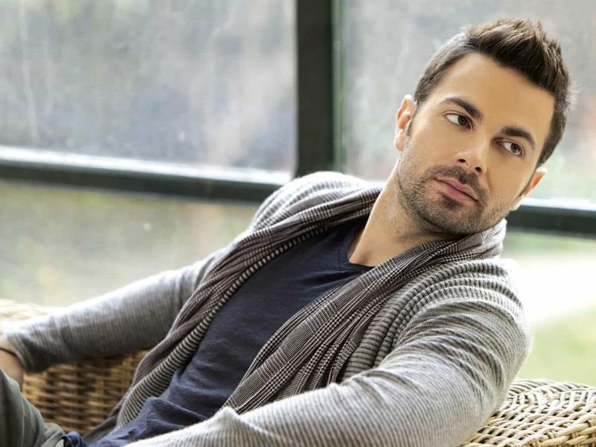 Ηλίας Βρεττός: Τα πρώτα λόγια μέσα από το νοσοκομείο, μετά το σοβαρό τροχαίο ατύχημα!