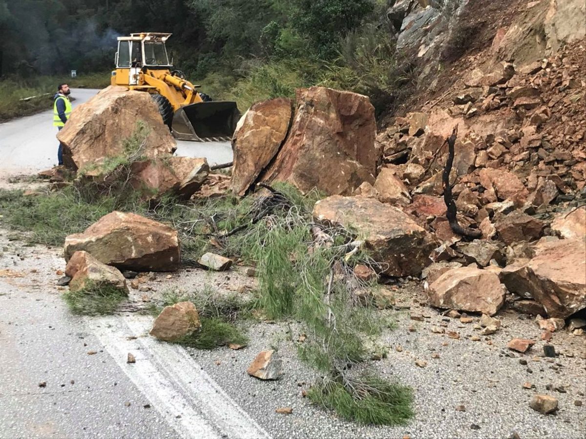 Χαλκιδική: Η κακοκαιρία έφερε κατολισθήσεις – Τα προβλήματα και η αυτοψία στο σημείο [pics]