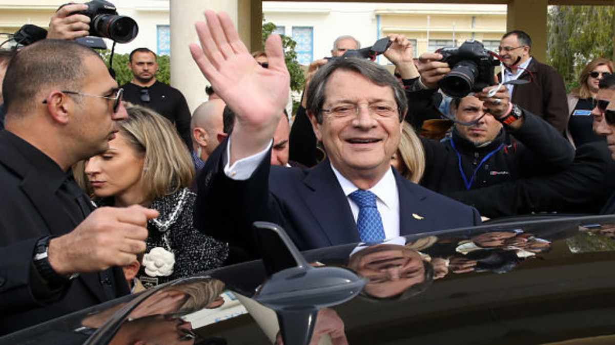 Οι πρώτες δηλώσεις του επανεκλεγέντος Προέδρου Αναστασιάδη στον κυπριακό λαό – Ξέφρενοι πανηγυρισμοί στην τελετή ανακήρυξης [vid]