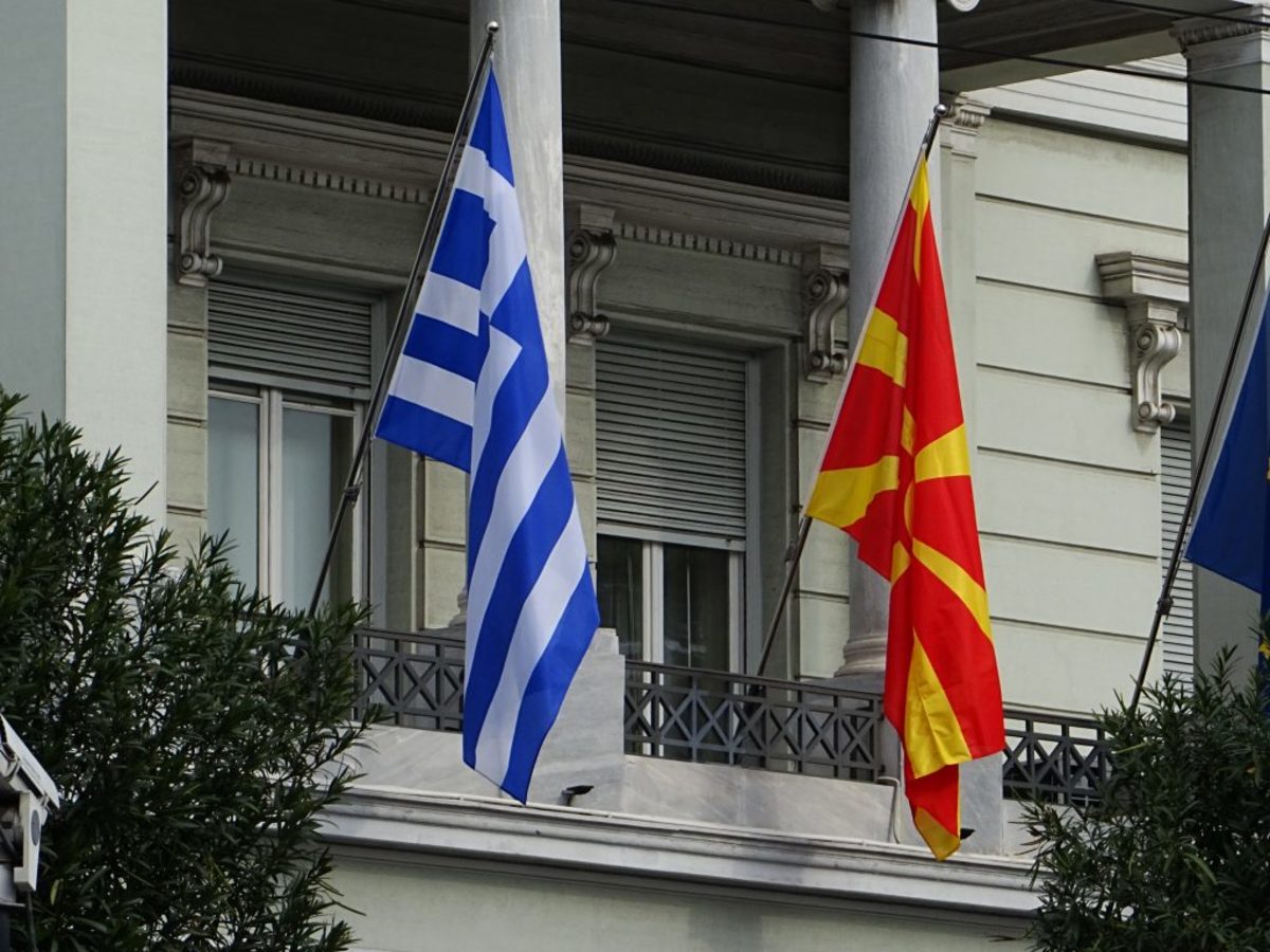 Σκοπιανό: Οργισμένη ανακοίνωση του ελληνικού ΥΠΕΞ για τον Επίτροπο Γιοχάνες Χαν
