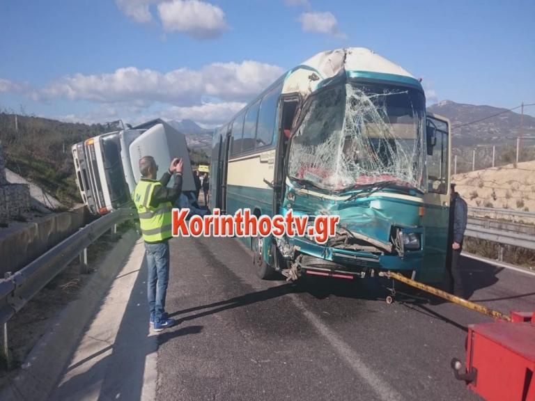 Πελοπόννησος: Τροχαίο στην Κορίνθου Τρίπολης με 3 τραυματίες – Σύγκρουση λεωφορείου με φορτηγό [pics, vid]