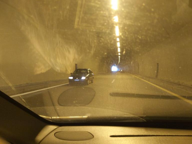 Εγνατία Οδός: Οδηγούσε ανάποδα στο τούνελ – Οι απίθανες σκηνές στο ρεύμα προς Βέροια [pics]