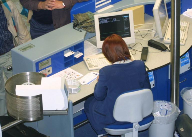 Ηράκλειο: Έξι συλλήψεις στο αεροδρόμιο για πλαστά ταξιδιωτικά έγγραφα