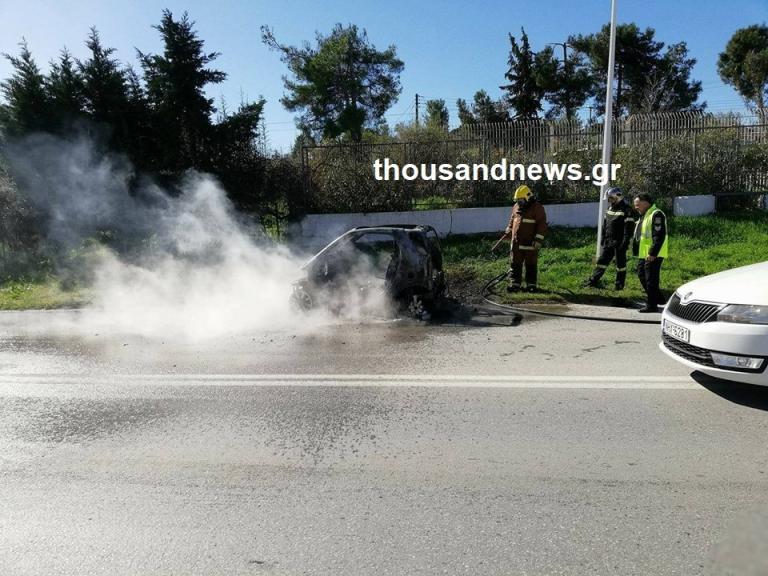 Θεσσαλονίκη: Οδηγούσε και ξαφνικά το αυτοκίνητο πήρε φωτιά – Ο οδηγός απέφυγε τα χειρότερα [pics]