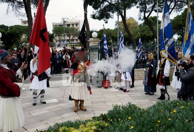 Αίγιο: Πυροβόλησε με καριοφίλι και πέτυχε φωτογράφο – Απίθανα πράγματα πριν την παρέλαση [pics]