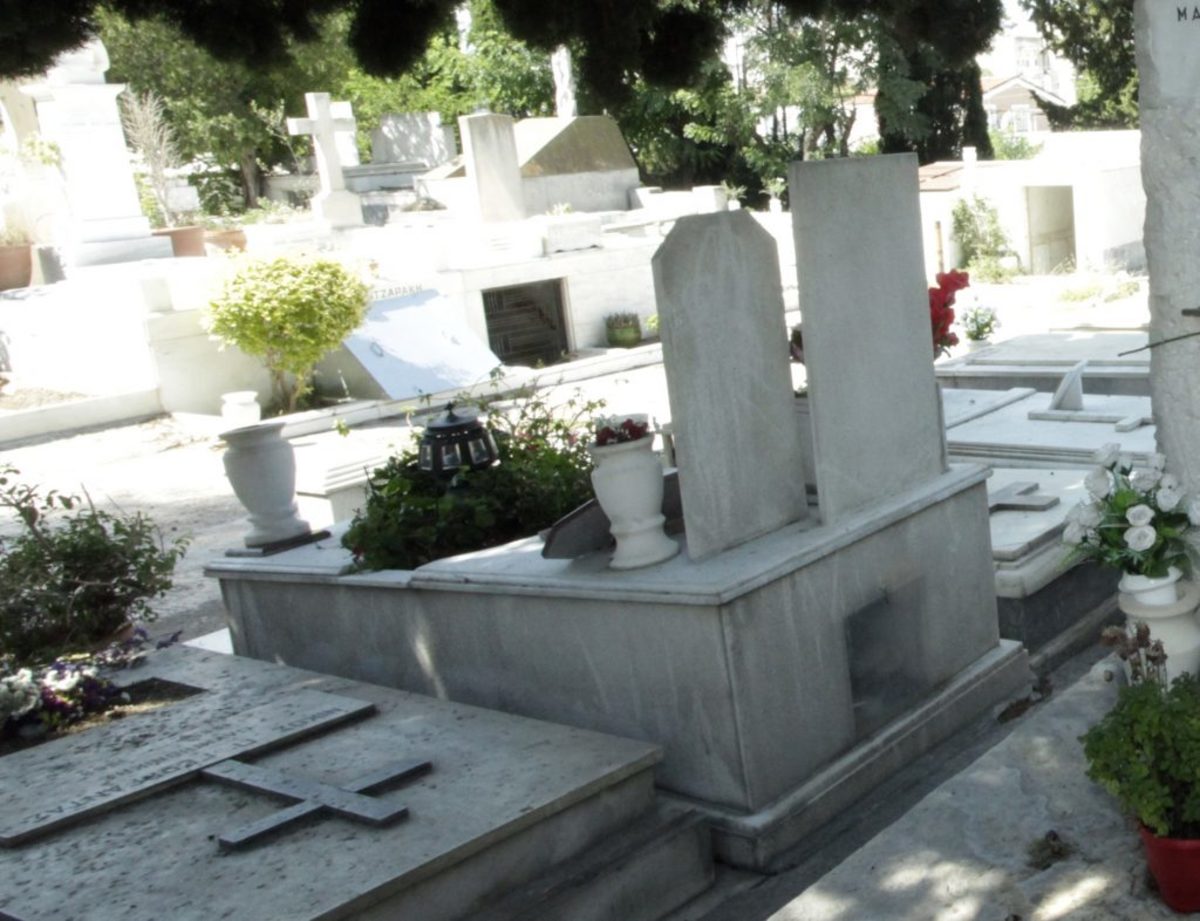 Κόρινθος: Τους λήστεψαν στο νεκροταφείο
