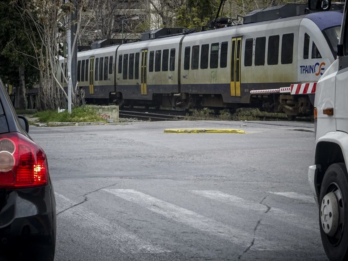 Διαψεύδει η ΤΡΑΙΝΟΣΕ ότι κατέβασαν μαθητή από τον Προαστιακό επειδή του έλειπαν 10 λεπτά για το εισιτήριο