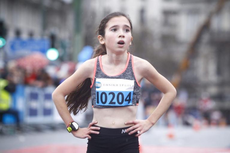 Ημιμαραθώνιος Αθήνας: Αυτή είναι η 12χρονη που τερμάτισε τρίτη στα 5χλμ [pics]